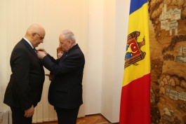 Moldovan president awards state distinctions to Romanian doctor, actor