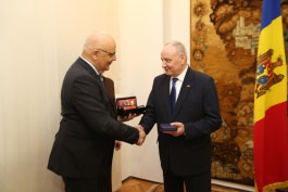 Președintele Timofti a înmânat distincțiile de stat domnilor Raed Arafat și Florin Piersic