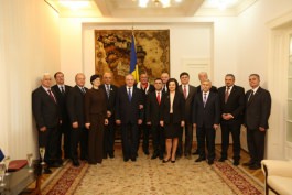 Президент Николае Тимофти наградил Раеда Арафата и Флорина Пьерсика 