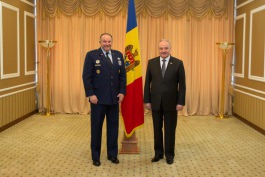 Президент Тимофти принял американского генерала Филипа Бридлова