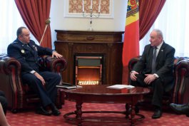 Moldovan president meets U.S. General