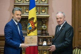 Moldovan president backs native vine producers