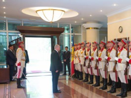 В День Государственного флага президент Николае Тимофти вручил государственные награды группе лиц