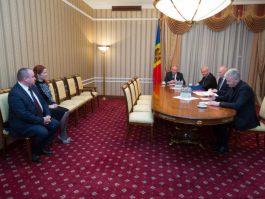 Президент Николае Тимофти подписал указы о назначении на должности 4 судей