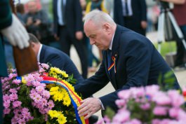 Moldovan president commemorates World War II victims