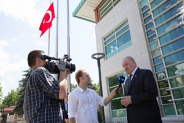 Președintele Timofti a semnat în cartea de condoleanțe, deschisă la Ambasada Turciei