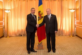Moldovan president meets Azeri ambassador