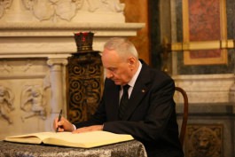 Președintele Nicolae Timofti și Prima Doamnă au prezentat Condoleanțe pentru decesul Majestății Sale Regina Ana a României