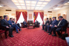 Президент Николае Тимофти встретился с премьер-министром Румынии Дачианом Чолошем