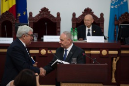 Moldovan president says article 13 change is Parliament's political, legal correctness act