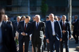 Președintele Timofti a depus flori cu prilejul Zilei Limbii Române