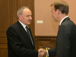 Nicolae Timofti a avut o întrevedere cu Menno Snel, directorul executiv al FMI pentru Republica Moldova