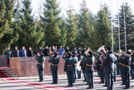 Президент Тимофти участвовал в церемонии откомандирования нового контингента Национальной армии в миротворческую миссию KFOR 