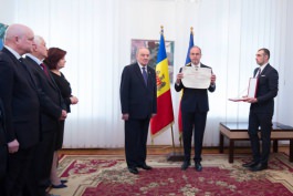 Президент Николае Тимофти принял участие в церемонии награждения в Посольстве Румынии