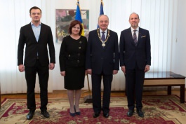 Președintele Timofti a participat la o ceremonie de decorare, la Ambasada României