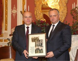 Президент РМ Игорь Додон пригласил Президента ФИДЕ Кирсана Илюмжинова посетить Молдову