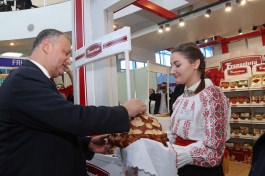 Igor Dodon a participat la business forumul moldo-rus și a vizitat expoziția ”Fabricat în Moldova”