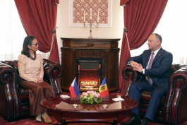 Moldovan president receives accreditation letters of new ambassadors agree