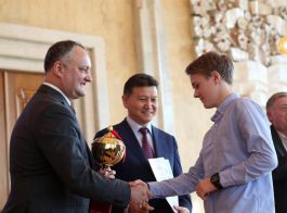 Игорь Додон принял участие в церемонии награждения победителей Международного турнира по быстрым шахматам Памяти В. Чебаненко