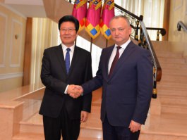 Игорь Додон  провел встречу с китайской делегацией под руководством господина Чжан Чуньсянь