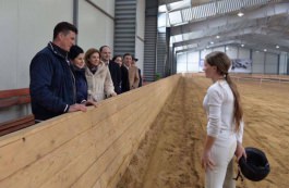Президент Молдовы Игорь Додон и Первая Леди провели встречу с Президентом Федерации конного спорта России