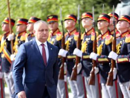 Игорь Додон принял участие в торжественной церемонии поднятия Государственного Флага Республики Молдова