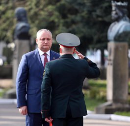 Președintele Republicii Moldova, Igor Dodon a participat la ceremonia festivă de arborare a Drapelului de Stat al Republicii Moldova