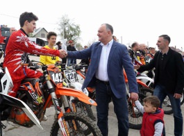 Igor Dodon a participat la deschiderea Campionatului de motocros