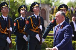 Președintele Republicii Moldova a participat la ceremonia de înhumare a osemintelor a 15 ostași, căzuți în luptele pentru eliberarea Moldovei