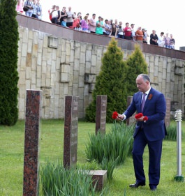 Президент Республики Молдова принял участие в церемонии захоронения останков 15 солдат, погибших во время боев за освобождение Молдовы  