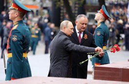 Igor Dodon a participat la Parada Victoriei din Piața Roșie și a depus flori la Mormîntul ostașului necunoscut