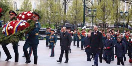 Igor Dodon a participat la Parada Victoriei din Piața Roșie și a depus flori la Mormîntul ostașului necunoscut