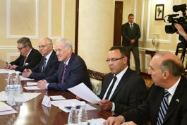 Întâlnirea conducerii de vârf a Republicii Moldova cu reprezentanţii mediatorilor şi observatorilor în formatul de negocieri „5+2”  