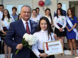 Președintele țării a vizitat gimnaziul din satul natal, Sadova