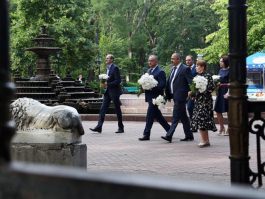 Președintele Republicii Moldova a depus flori la bustul poetului Mihai Eminescu