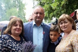 Președintele Igor Dodon a participat la Festivalul Căpșunelor și Mierii din satul Sadova
