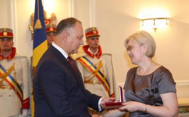 Președintele Republicii Moldova a înmînat distincții de stat unui grup de medici