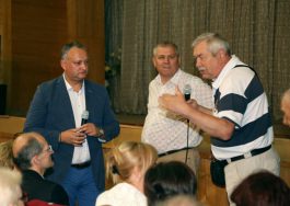 В ходе визита в Сорокский район президент провел встречу с местными жителями