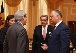 Președintele Igor Dodon a avut o întrevedere cu Johannes HAHN