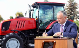 Игорь Додон посетил Минский тракторный завод
