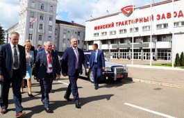Igor Dodon a efectuat o vizită la Uzina de Tractoare din Minsk