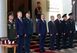 Igor Dodon a conferit distincţii de stat Gărzii de Onoare cu prilejul marcării a 25 de ani de la formare