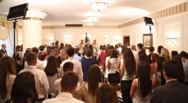 Igor Dodon a înmînat „Diploma de Onoare” a Președintelui Republicii Moldova la 100 de absolvenți