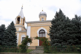 Президент Игорь Додон посетил церковь святых архангелов Михаила и Гавриила в селе Слобозия Маре