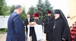 Президент Игорь Додон посетил церковь святых архангелов Михаила и Гавриила в селе Слобозия Маре