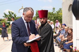Președintele Igor Dodon a vizitat biserica Sfinții Arhangheli Mihail și Gavriil din satul Slobozia Mare