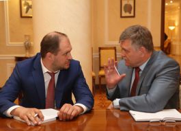 Igor Dodon a prezidat ședința de lucru a Comisiei de Stat pentru desfășurarea acțiunilor consacrate Anului Ștefan cel Mare și Sfînt, Domnitor al Moldovei  
