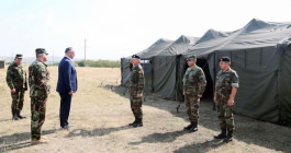 Președintele Republicii Moldova a vizitat baza de aviație ”Decebal” din Mărculești și baza de păstrare tehnică, a armamentului și patrimoniului militar din Florești