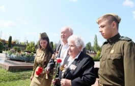 Președintele țării a depus flori la Complexul Memorial “Eternitate” și Complexul Memorial „Capul de Pod Şerpeni”
