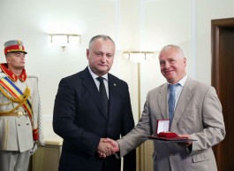 По случаю 26-ой годовщины независимости Республики Молдова, глава государства присвоил государственные награды выдающимся гражданам РМ